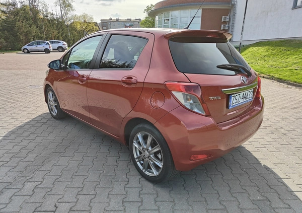 Toyota Yaris cena 34600 przebieg: 105000, rok produkcji 2011 z Szczecinek małe 172